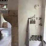 Dom wakacyjny Uzes, Loft Dans Moulin Independant 18e Siecle En Bord De Riviere Piscine Privee 15x3 *