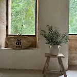 Dom wakacyjny Uzes, Loft Dans Moulin Independant 18e Siecle En Bord De Riviere Piscine Privee 15x3