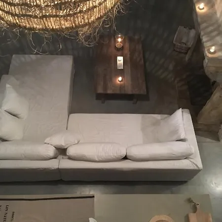 Holiday home Uzes, Loft Dans Moulin Independant 18e Siecle En Bord De Riviere Piscine Privee 15x3