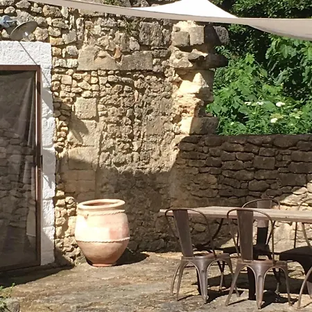 Hébergement de vacances Uzes, Loft Dans Moulin Independant 18e Siecle En Bord De Riviere Piscine Privee 15x3