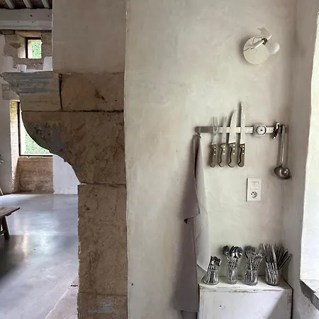 Hébergement de vacances Uzes, Loft Dans Moulin Independant 18e Siecle En Bord De Riviere Piscine Privee 15x3 *